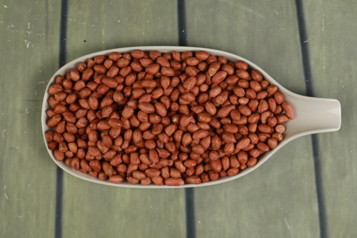 Raw bold runner peanut kernels